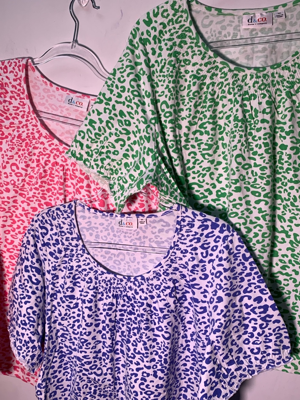 D & Co plus Women's Short Sleeve Scoop Neck Tee Green Animal Print size 1X 3 pcs - Picture 3 of 14
